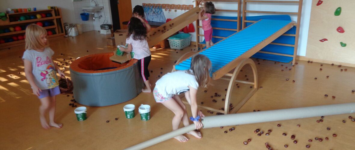 KIGA Augarten: Turnen mit Kastanien KIGA Augarten: Turnen mit Kastanien