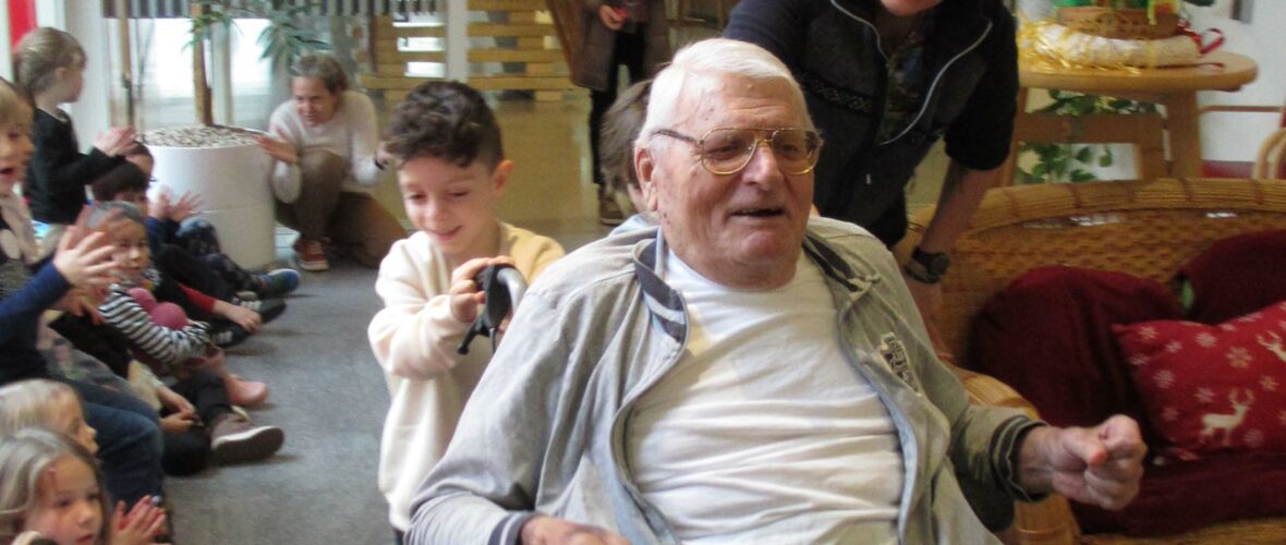 KIGA Am Engelbach: Wertvolle Begegnungen zwischen Jung und Alt KIGA Am Engelbach: Wertvolle Begegnungen zwischen Jung und Alt