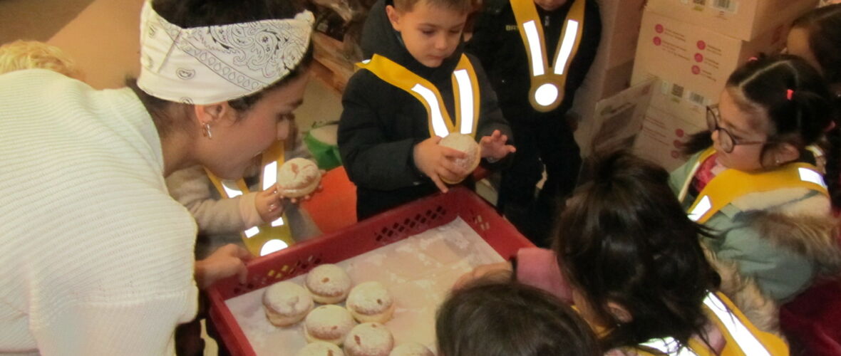 KIGA Am Engelbach: Weihnachtlicher Besuch im Sutterlüty