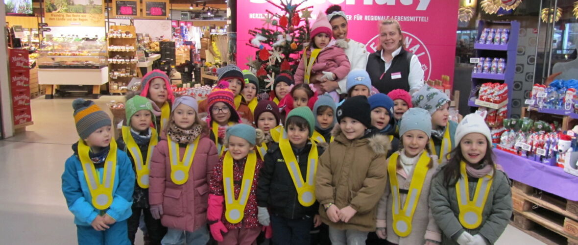 KIGA Am Engelbach: Weihnachtlicher Besuch im Sutterlüty