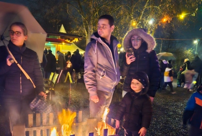 KIGA Engelbach: Laternen leuchten durch die Nacht