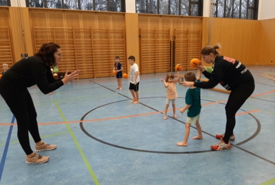 KIGA Hasenfeld: Eine Lektion Handball bitte