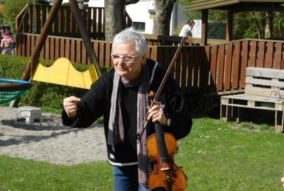KIGA Wiesenrain: Musikalischer Besuch der 2. KIGA Wiesenrain: Musikalischer Besuch der 2.