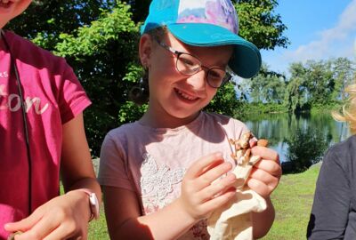 Riedkindergarten sucht nach Biberspuren