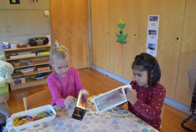 KIGA Rosenlächer: Licht leuchtet in der Dunkelheit KIGA Rosenlächer: Licht leuchtet in der Dunkelheit