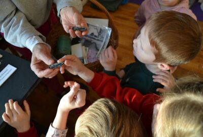 KIGA Brändle: Stickereiprojekt "Bi üs z'Luschnou"