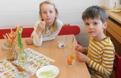 KIGA Wiesenrain: Schau mal Osterhase KIGA Wiesenrain: Schau mal Osterhase