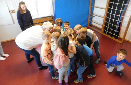 KIGA Wiesenrain: Musikalischer Besuch der 2. KIGA Wiesenrain: Musikalischer Besuch der 2.