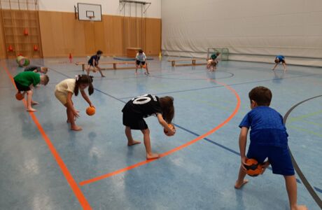 KIGA Hasenfeld: Eine Lektion Handball bitte KIGA Hasenfeld: Eine Lektion Handball bitte