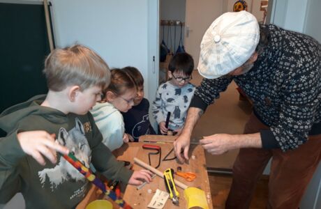 KIGA Wiesenrain: Musikalischer Besuch  KIGA Wiesenrain: Musikalischer Besuch