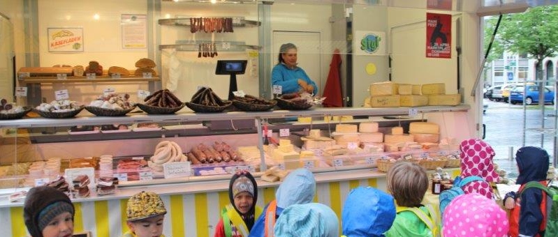 KIGA Wiesenrain besucht den Wochenmarkt KIGA Wiesenrain besucht den Wochenmarkt