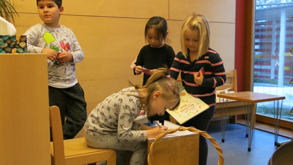 KIGA Am Schlatt: "Auf die Bücher! fertig! los!" KIGA Am Schlatt: "Auf die Bücher! fertig! los!"