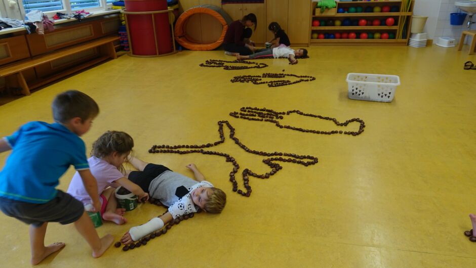 KIGA Augarten: Turnen mit Kastanien KIGA Augarten: Turnen mit Kastanien