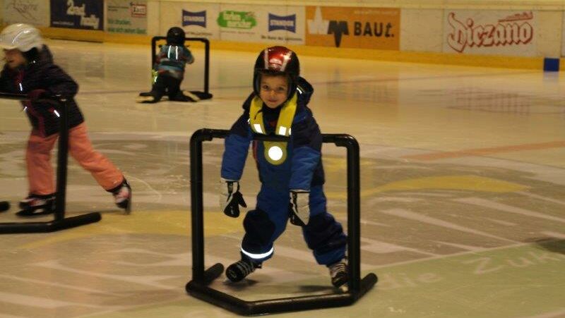 KIGA Wiesenrain: Auf schnellen Kufen unterwegs KIGA Wiesenrain: Auf schnellen Kufen unterwegs