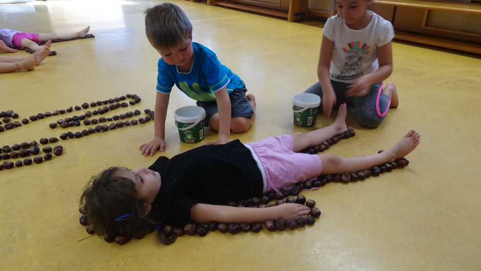KIGA Augarten: Turnen mit Kastanien KIGA Augarten: Turnen mit Kastanien