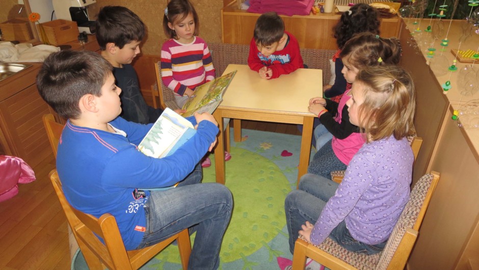 KIGA Rotkreuz - Schüler lesen vor