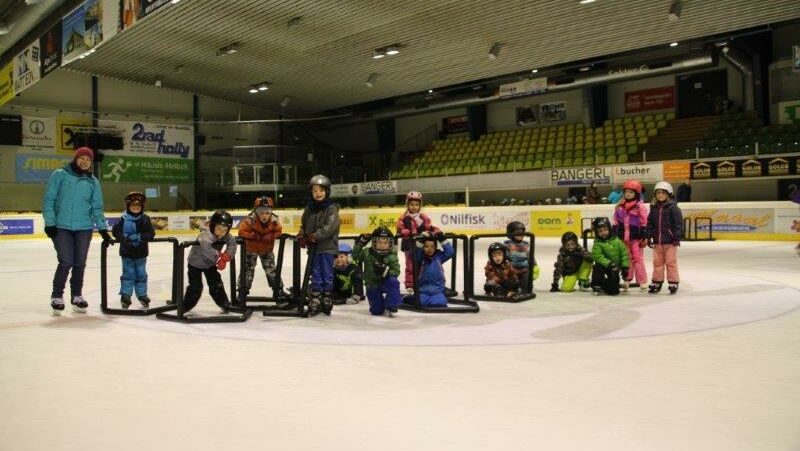 KIGA Wiesenrain: Auf schnellen Kufen unterwegs KIGA Wiesenrain: Auf schnellen Kufen unterwegs