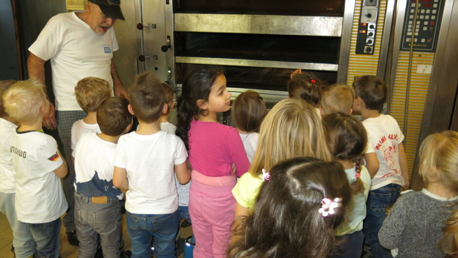 KIGA Am Schlatt zu Besuch beim Dorfbeck KIGA Am Schlatt zu Besuch beim Dorfbeck