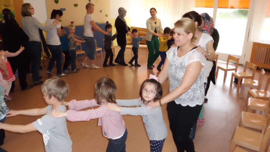 Singen und tanzen mit Kasperl und Seppl! Singen und tanzen mit Kasperl und Seppl!