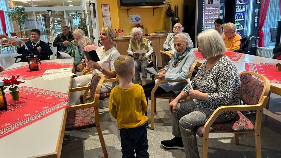 KIGA Weiler: Adventstimmung im Seniorenhaus