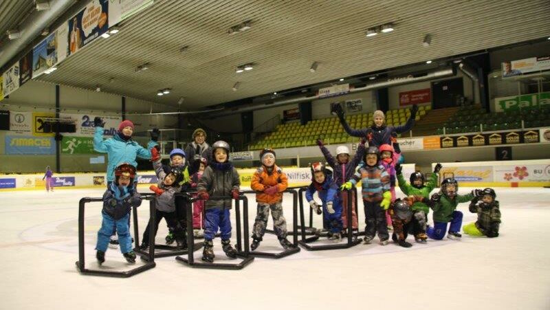 KIGA Wiesenrain: Auf schnellen Kufen unterwegs KIGA Wiesenrain: Auf schnellen Kufen unterwegs