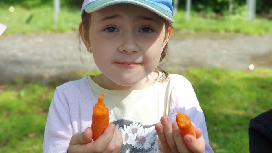 Riedkindergarten sucht nach Biberspuren Riedkindergarten sucht nach Biberspuren