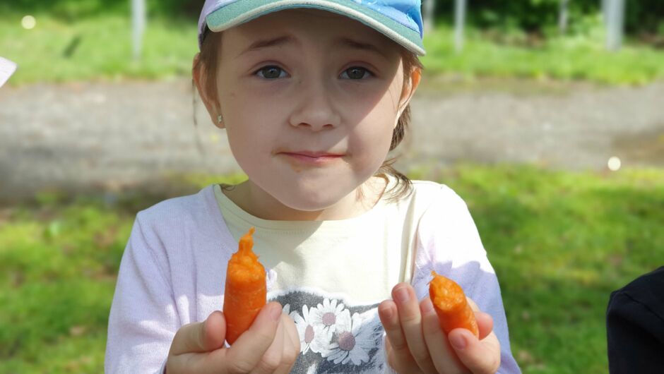 Riedkindergarten sucht nach Biberspuren