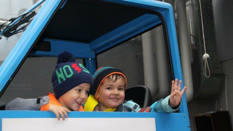 KIGA Wiesenrain: Auf schnellen Kufen unterwegs KIGA Wiesenrain: Auf schnellen Kufen unterwegs