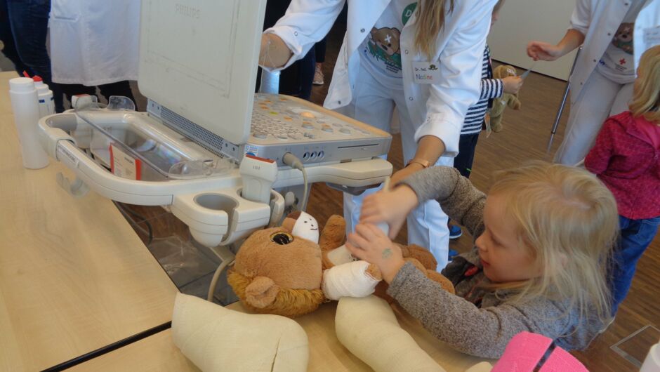 KIGA Augarten fährt zum Teddybärenkrankenhaus KIGA Augarten fährt zum Teddybärenkrankenhaus
