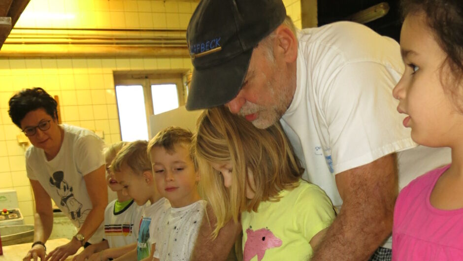 KIGA Am Schlatt zu Besuch beim Dorfbeck KIGA Am Schlatt zu Besuch beim Dorfbeck