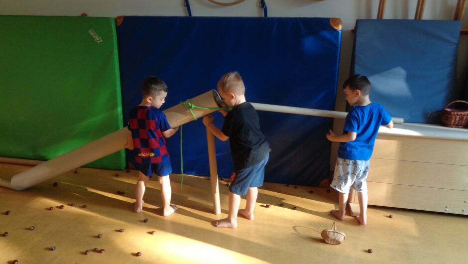KIGA Augarten: Turnen mit Kastanien KIGA Augarten: Turnen mit Kastanien