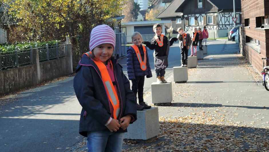 KIGA Rheindorf: Poller sichtbar machen KIGA Rheindorf: Poller sichtbar machen