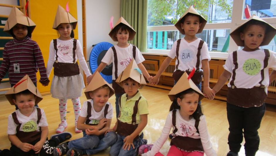 KIGA Hasenfeld: Oktoberfest auf der "Fröschli-Wiesn" KIGA Hasenfeld: Oktoberfest auf der "Fröschli-Wiesn"