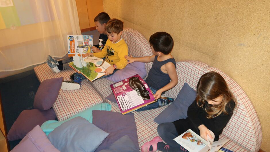 KIGA Am Schlatt: "Auf die Bücher! fertig! los!" KIGA Am Schlatt: "Auf die Bücher! fertig! los!"