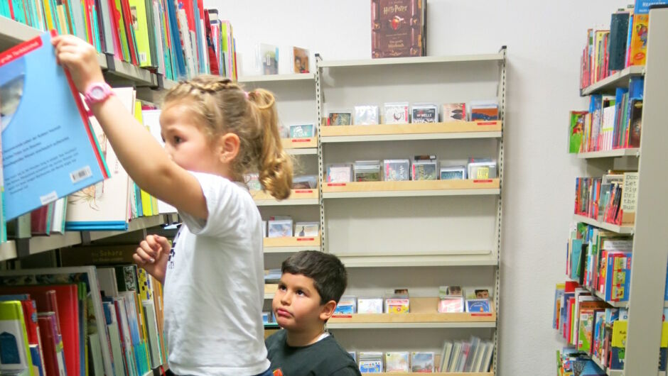 KIGA Am Schlatt: "Auf die Bücher! fertig! los!" KIGA Am Schlatt: "Auf die Bücher! fertig! los!"