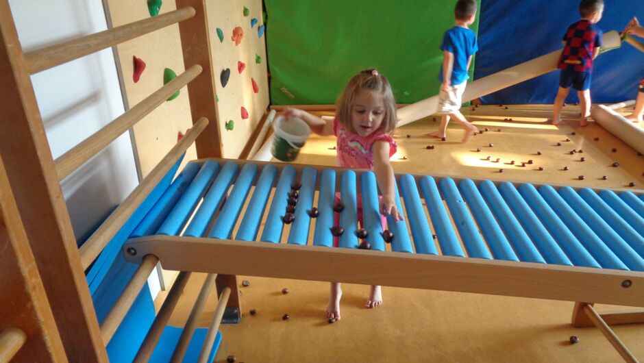 KIGA Augarten: Turnen mit Kastanien KIGA Augarten: Turnen mit Kastanien