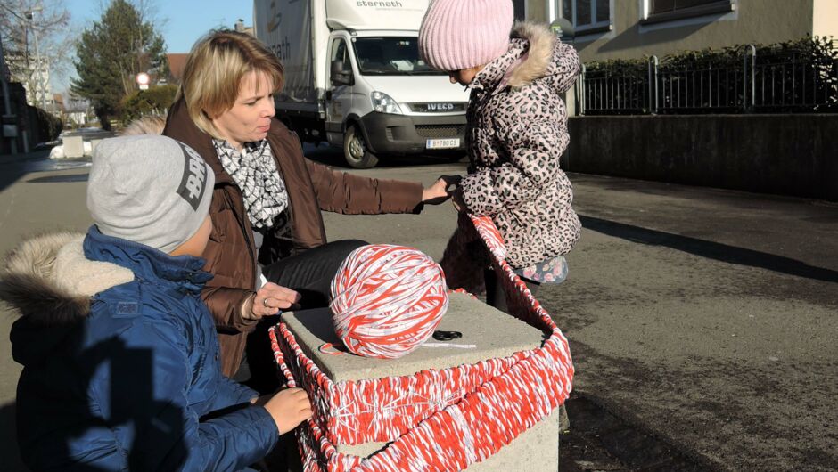 KIGA Rheindorf: Poller sichtbar machen KIGA Rheindorf: Poller sichtbar machen