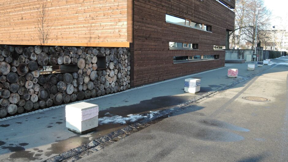 KIGA Rheindorf: Poller sichtbar machen KIGA Rheindorf: Poller sichtbar machen