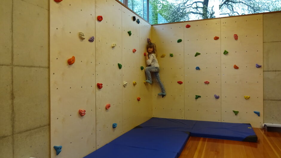 KIGA Rosenlächer bekommt eine Kletterwand KIGA Rosenlächer bekommt eine Kletterwand