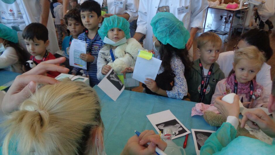 KIGA Augarten fährt zum Teddybärenkrankenhaus KIGA Augarten fährt zum Teddybärenkrankenhaus