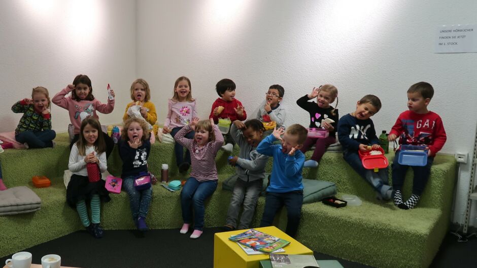 KIGA Am Schlatt: "Auf die Bücher! fertig! los!" KIGA Am Schlatt: "Auf die Bücher! fertig! los!"