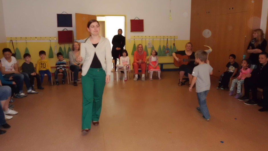 Singen und tanzen mit Kasperl und Seppl! Singen und tanzen mit Kasperl und Seppl!