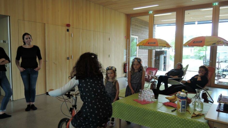 KIGA Rheindorf: Ein Tag für die Mamas) KIGA Rheindorf: Ein Tag für die Mamas)