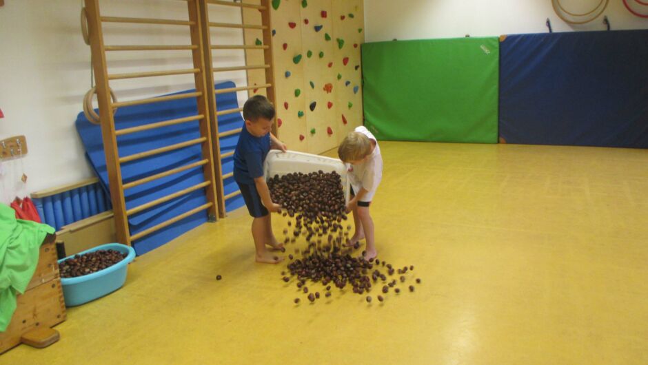 KIGA Augarten: Turnen mit Kastanien KIGA Augarten: Turnen mit Kastanien