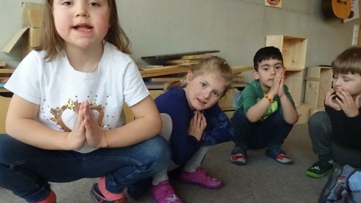 KIGA Rosenlächer im Yogafieber KIGA Rosenlächer im Yogafieber