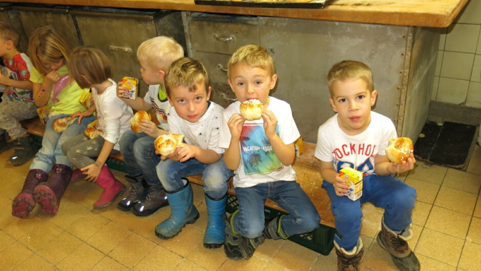 KIGA Am Schlatt zu Besuch beim Dorfbeck KIGA Am Schlatt zu Besuch beim Dorfbeck