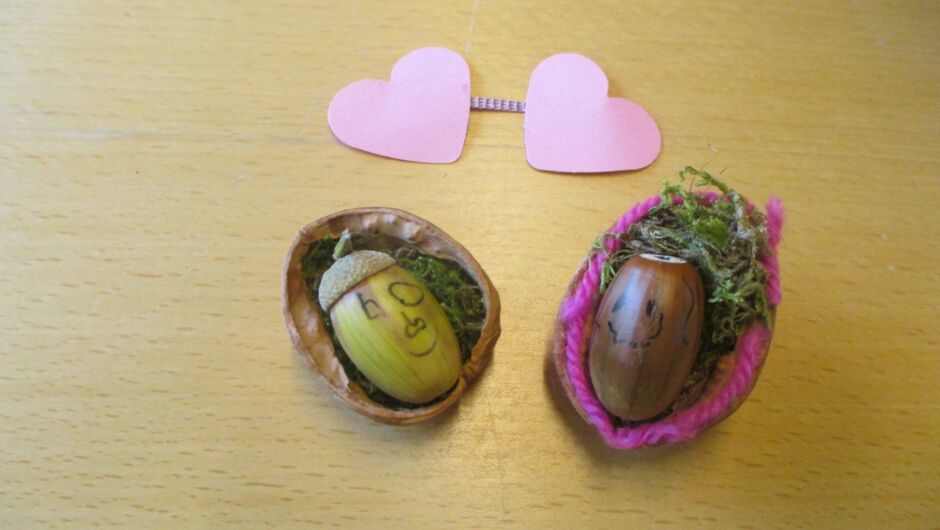 aus Nuss und Eicheln aus Nuss und Eicheln