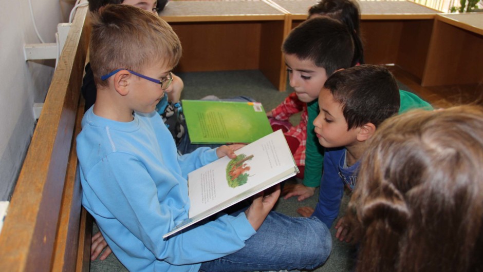 KIGA Rotkreuz - Schüler lesen vor